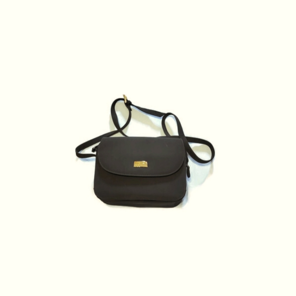 NWOT Spacious Brown Filing Purse. Multiple organizational compartments.